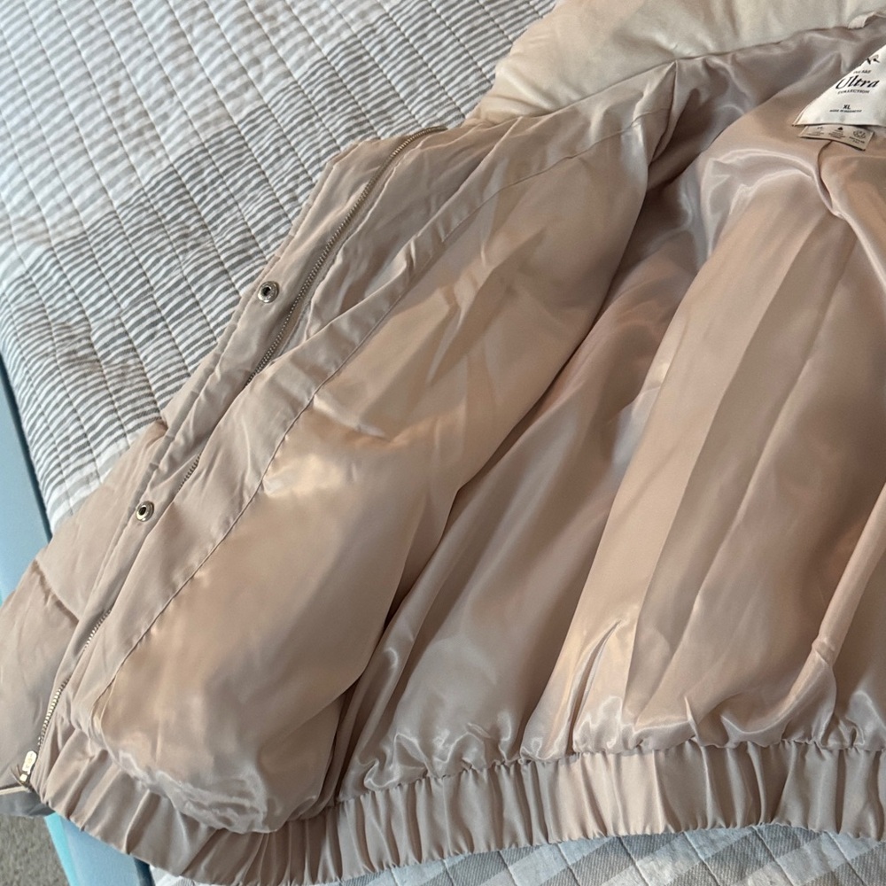 Abercrombie & Fitch Women's Beige Puffer Jacket - Picture 10 of 15